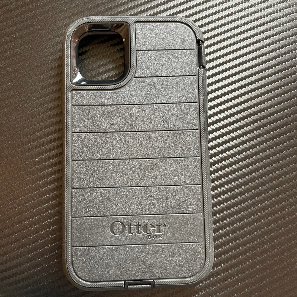 iPhone 11 otter box defender pro case